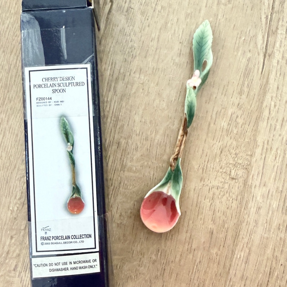 Franz NIB Vintage 2003 Porcelain Cherry 3D Sculptured Spoon,‎ FZ00144